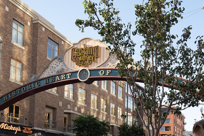 Gaslamp Quarter Food and Drink Tour: Brothels, Bites & Booze - The first tastings: food, drinks, and a sense of place