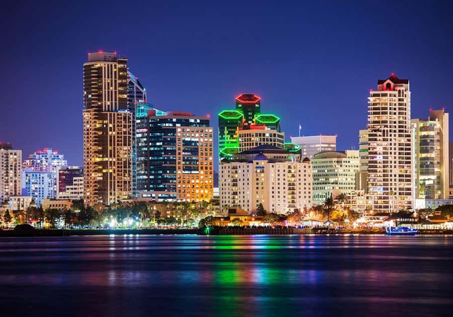 San Diego: Buffet Dinner Cruise with Drinks - Views from the water, not a sightseeing checklist