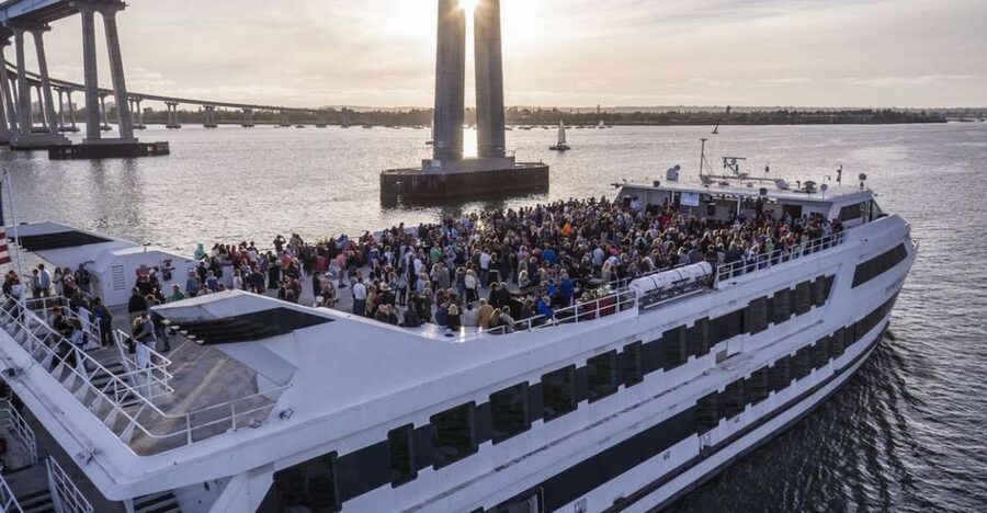 San Diego: Christmas Day Buffet Brunch or Dinner Cruise - Brunch brings the strongest value