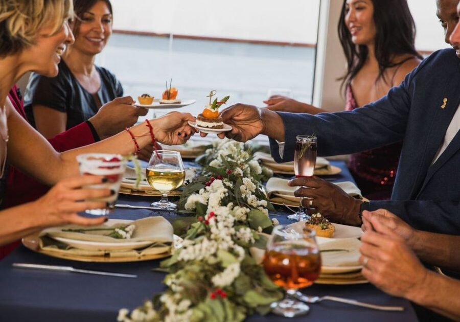 San Diego: Christmas Day Buffet Brunch or Dinner Cruise - Music, service, and the mood onboard