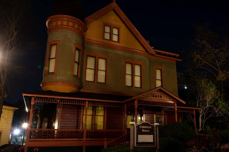 San Diego: Gaslamp Quarter Ghosts and Crime Walking Tour - Who will enjoy this night walk?