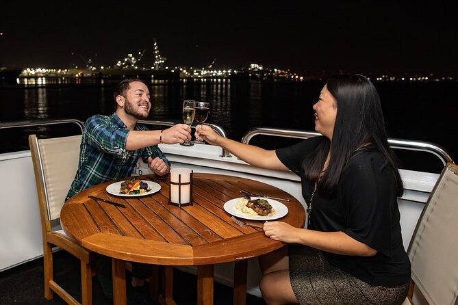 San Diego Harbor Dinner Cruise - Music, dancing, and the evening mood