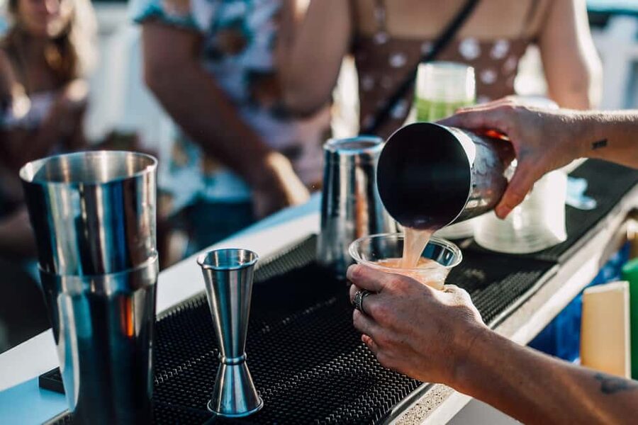 San Diego: Mission Bay Sunset Cruise - Music, drinks, and the Mahalo bar