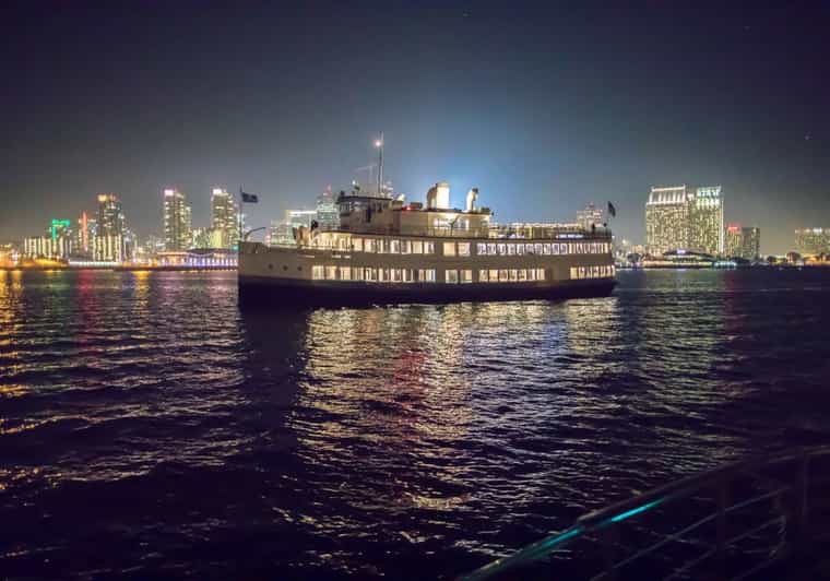San Diego: New Year's Eve Early Buffet Dinner Cruise - Settling into a private table before dinner