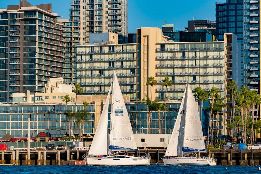 San Diego: Relax on a Morning, Day or Sunset Luxury Sail - Drinks, snacks, and the relaxed onboard setup