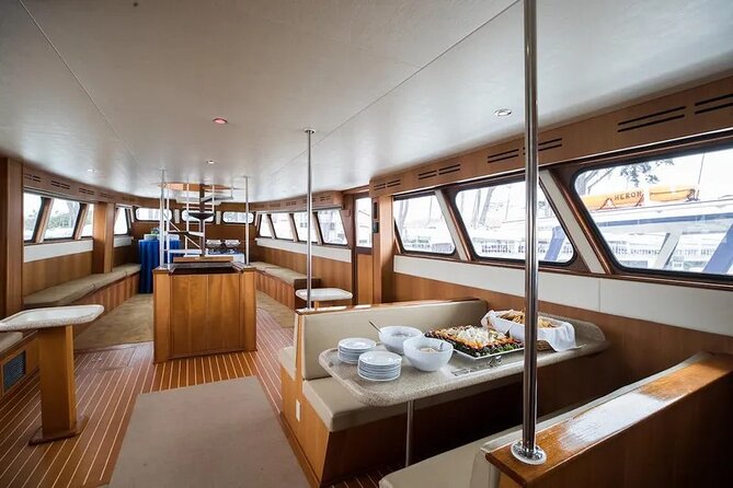 San Diego Whale/Dolphin Watching Cruise Aboard Luxury Vessel - Key points at a glance